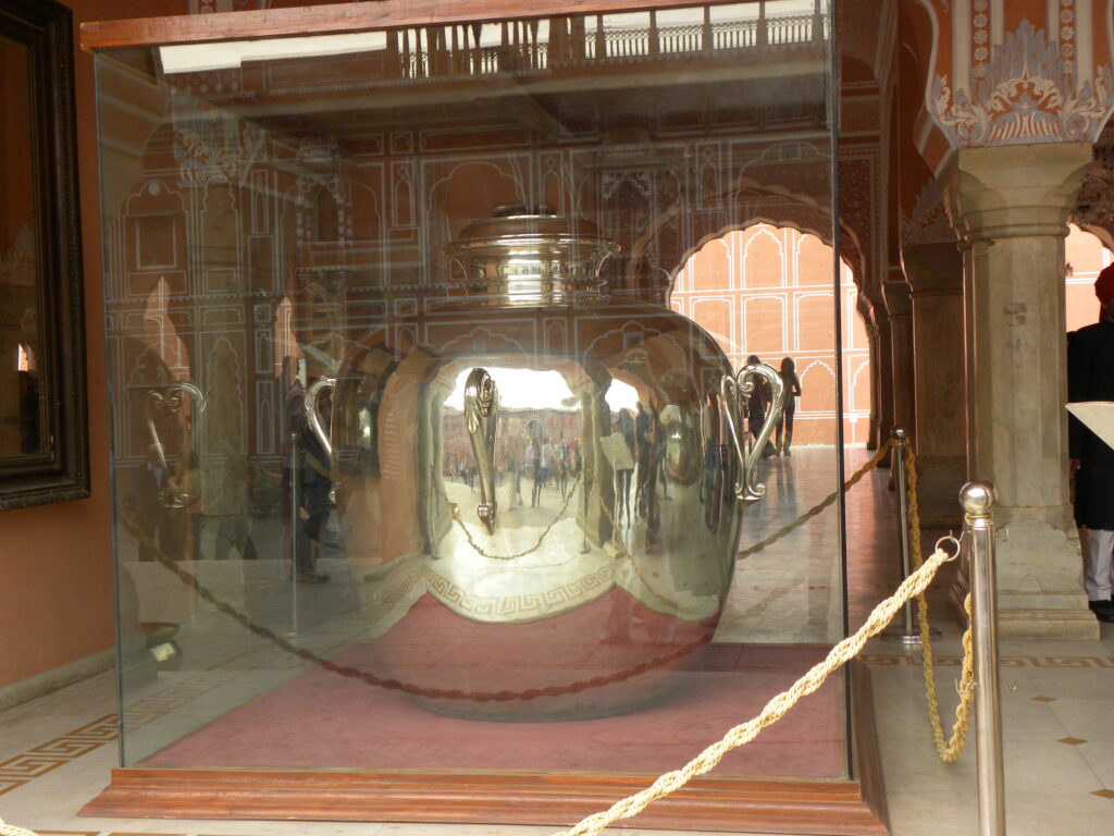 world Largest Silver Jar in Jaipur City Palace.