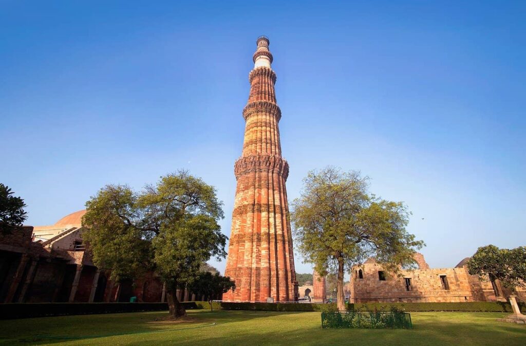 Qutub Minar tower with carving, this is must visit place in your 3 days Delhi Itinerary.